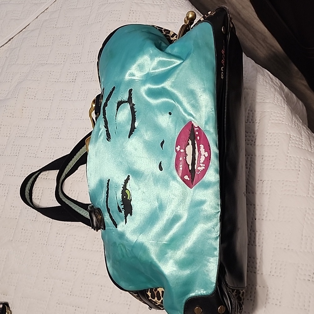 Turquoise Travel, Zipper broke